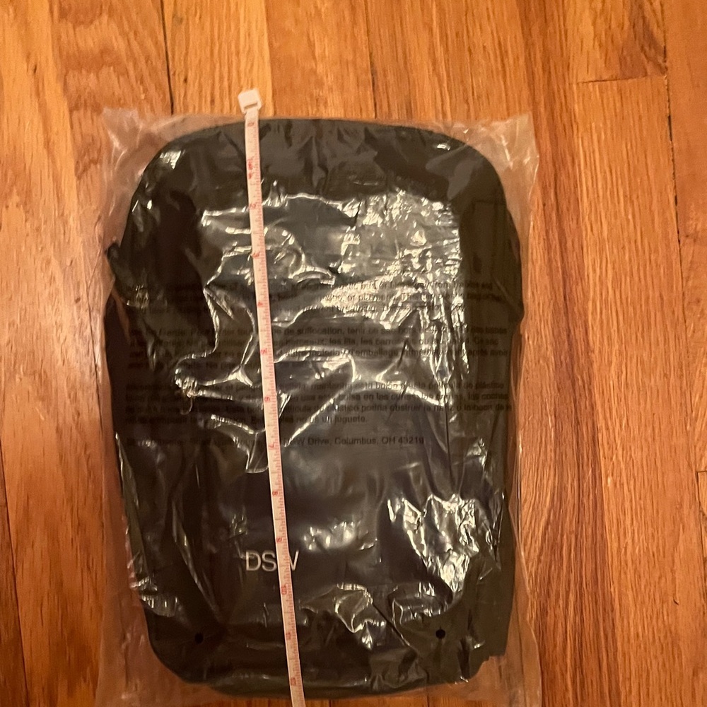 DSW Exclusive Black Sling Bag - Picture 10 of 11